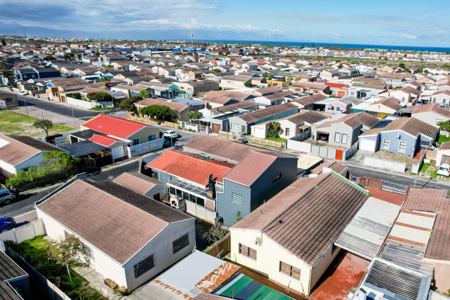 3 Bedroom Property for Sale in Strandfontein Village Western Cape